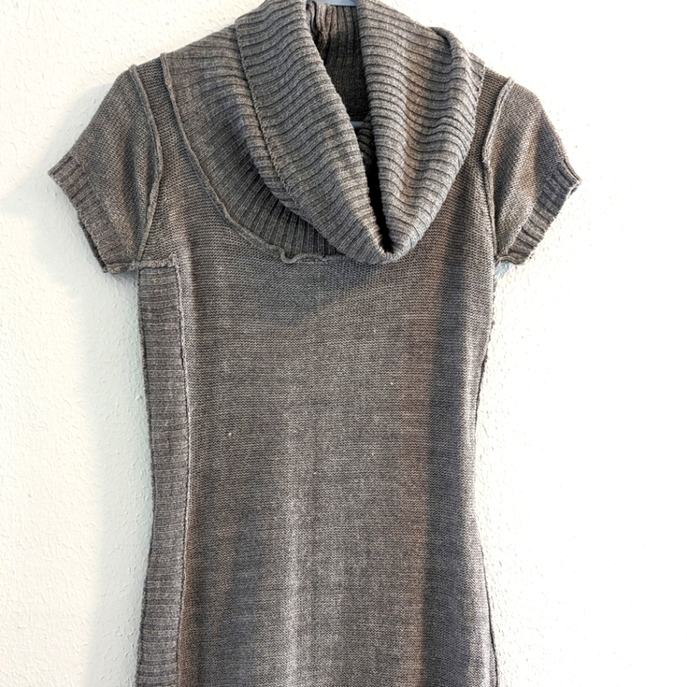 Short sleeve cow neck sweater dress